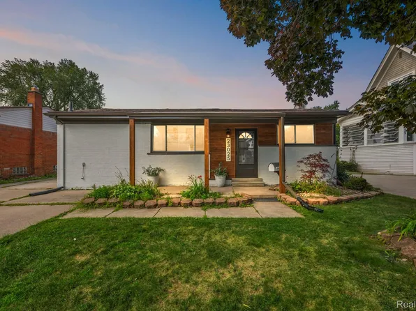 23025 Raymond St, Saint Clair Shores, MI 48082