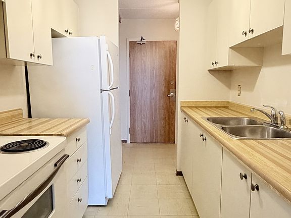 5th image of 1653 Ouellette Ave #905