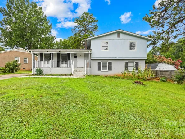 1131 Mount Kisco Dr, Charlotte, NC 28213