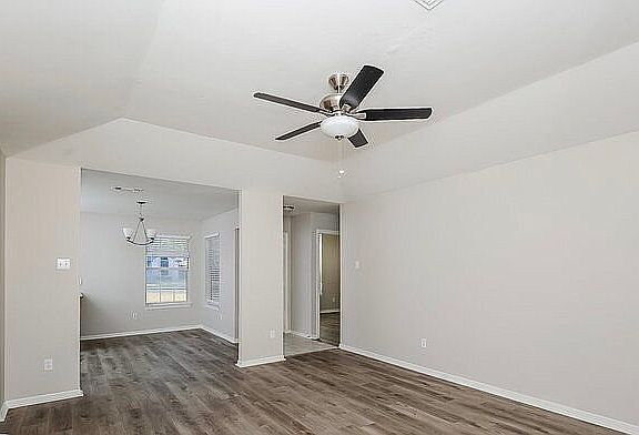 3rd image of 641 Honeysuckle Ln