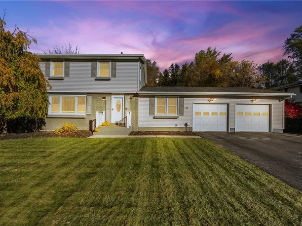 121 Anytrell Dr, Webster, NY 14580