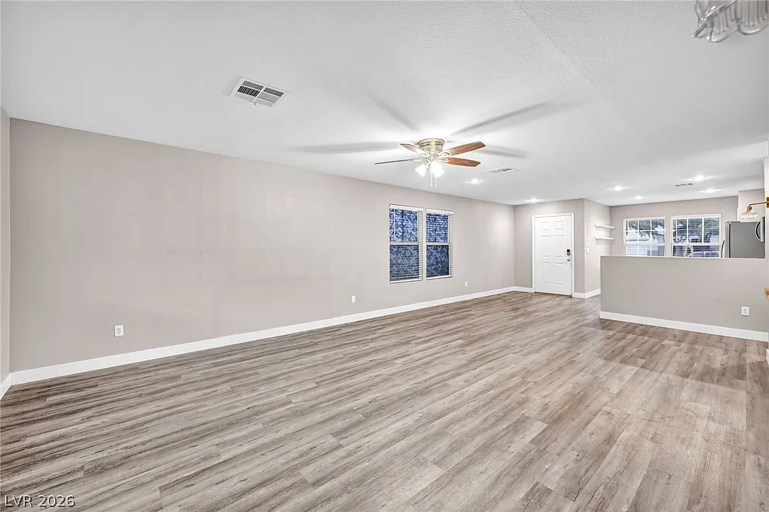 3 bed, 2.0 bath, 1317 sqft, $2,275 — Photo 2
