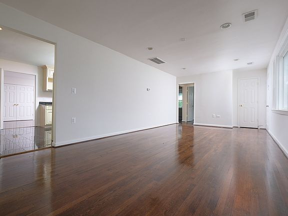 5th image of 3002 Graham Ct