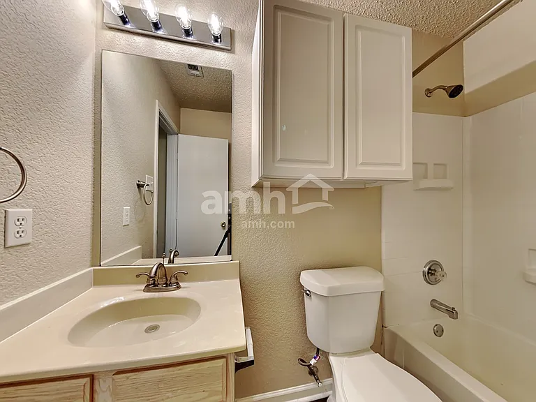 955 Aaron Dr — Photo 16