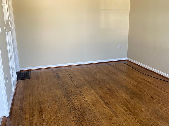 4th image of 2204 Cabrillo Ave APT C
