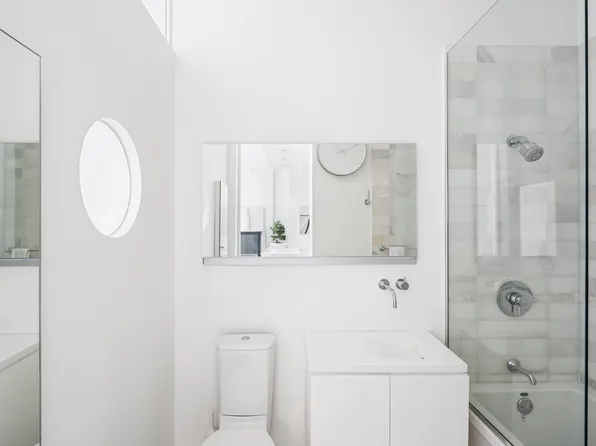 635 West 42nd Street image 15 of 19