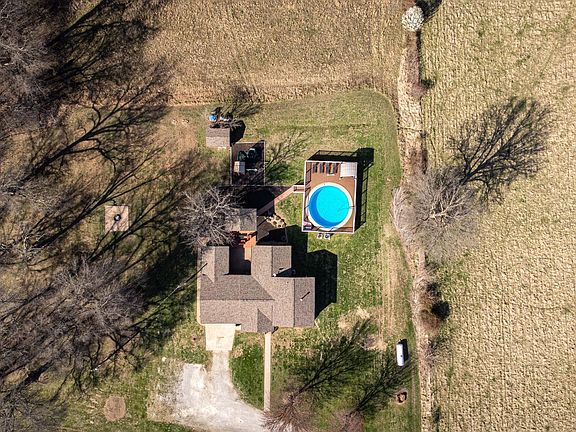 5th image of 222 SE 30th Road