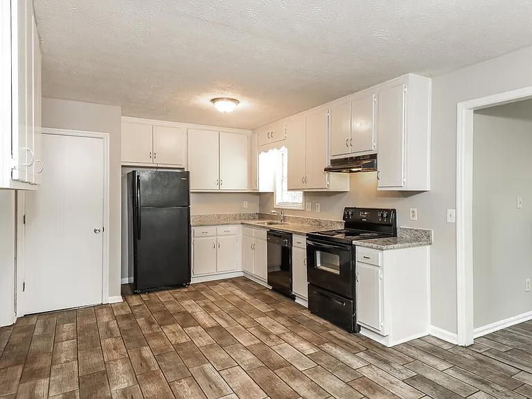 2985 Valley View Cir — Photo 8