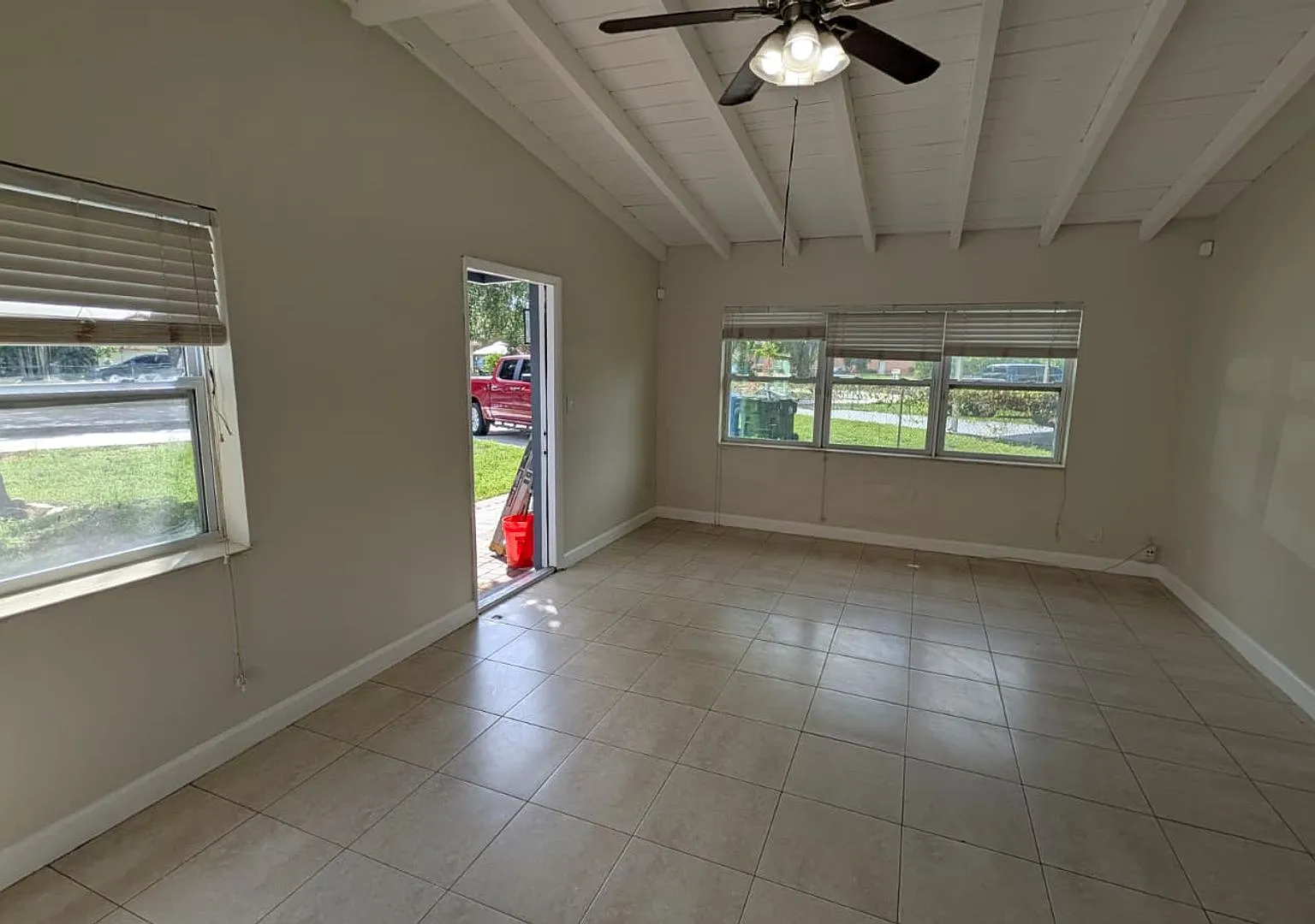 3BR Fort Lauderdale Rental with Spacious Yard — Photo 2