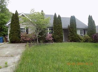 1726 Hargrove Dr, Mc Leansville, NC 27301