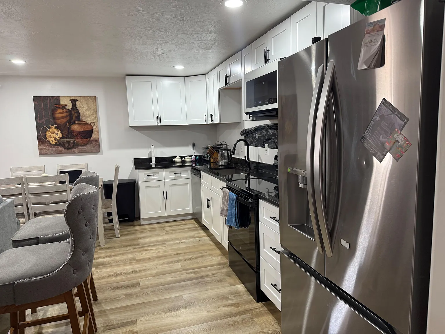 1 bed, 1.0 bath, 1900 sqft, $2,070 — Photo 2