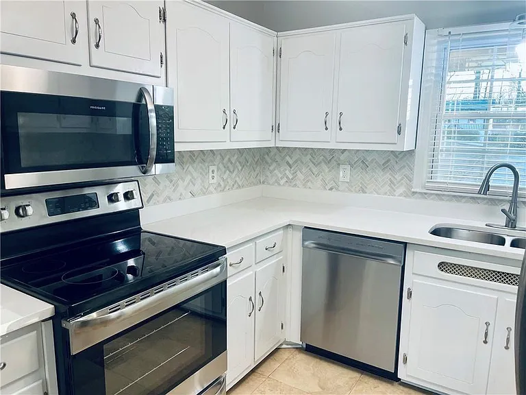 637 Rae Dr — Photo 4
