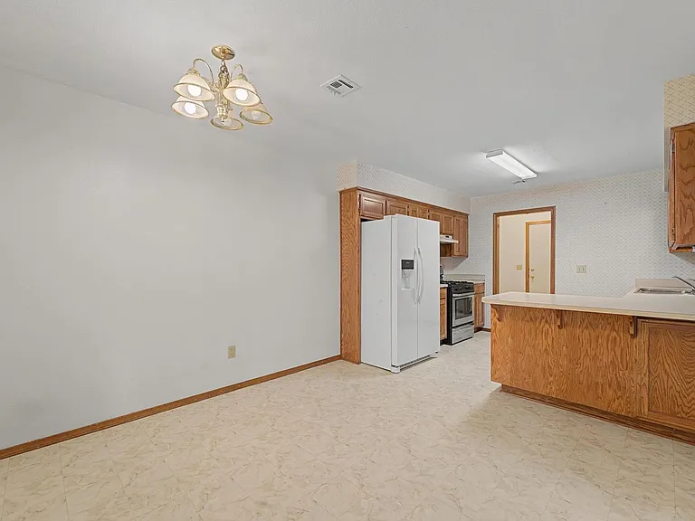 194 Hall Dr — Photo 10