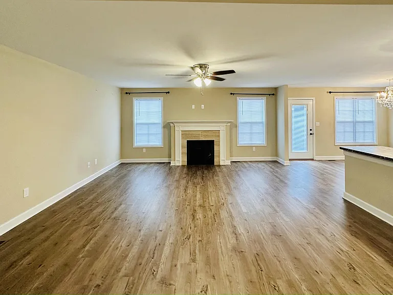 613 Estrella Dr — Photo 5