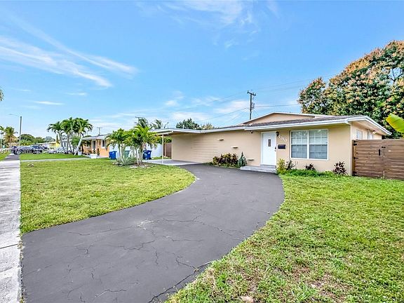 3rd image of 1310 NW 171st St