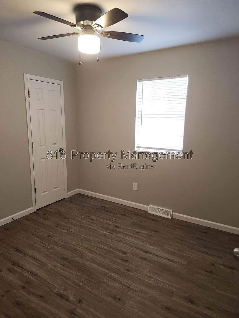 3 bed, 2.0 bath, 1200 sqft, $1,300 — Photo 1