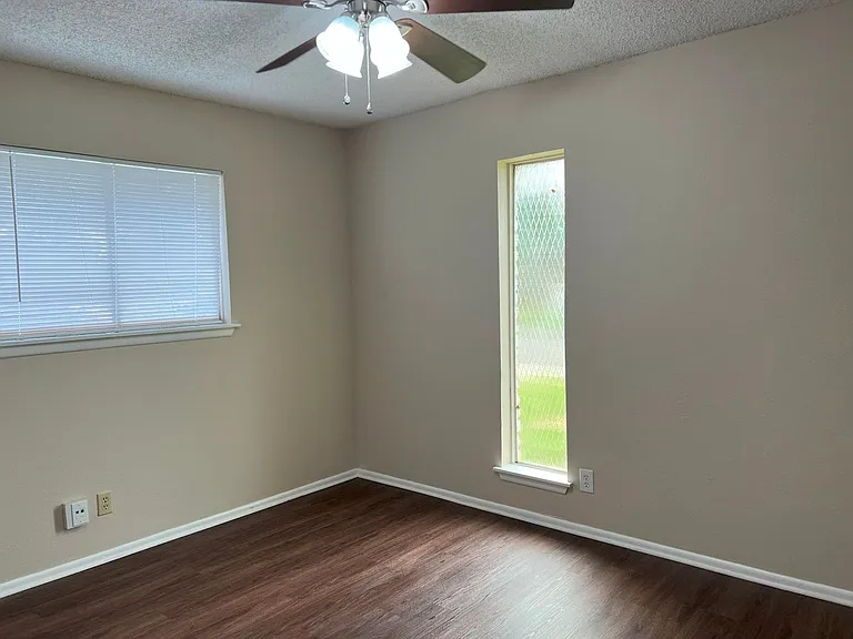 205 Beverly Dr — Photo 11