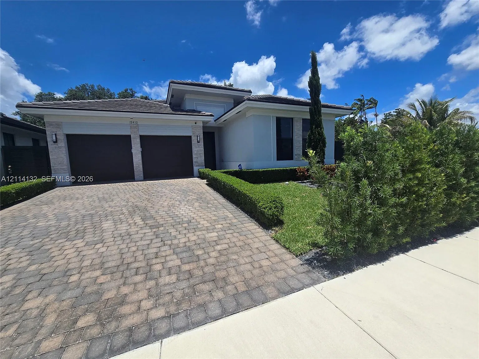 San Antonio Estates — Photo 2