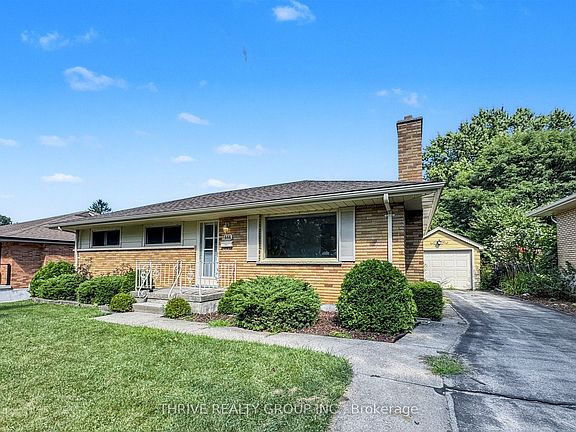2nd image of 444 Ridgewood Cres