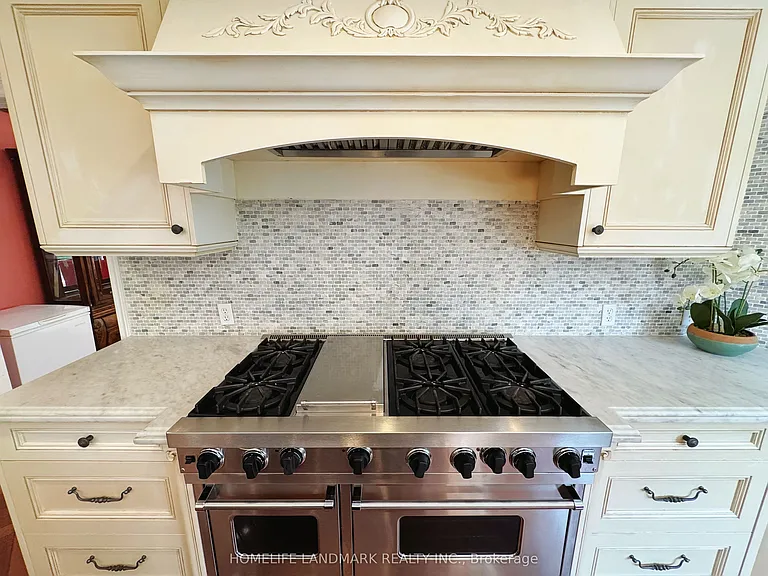 2415 Jarvis St #B4 — Photo 14
