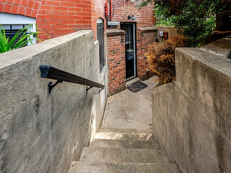 300 F St NE #BASEMENT — Photo 12