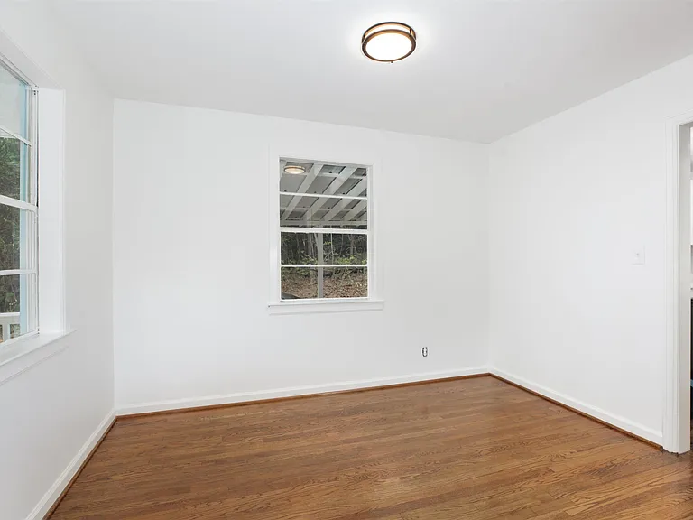724 Rose Dr — Photo 17