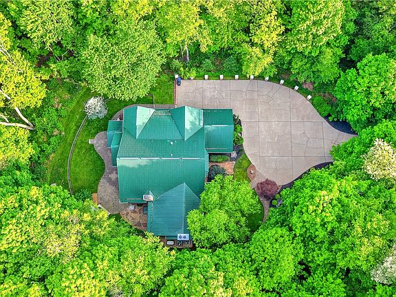 4th image of 132 Twin Oaks Ln