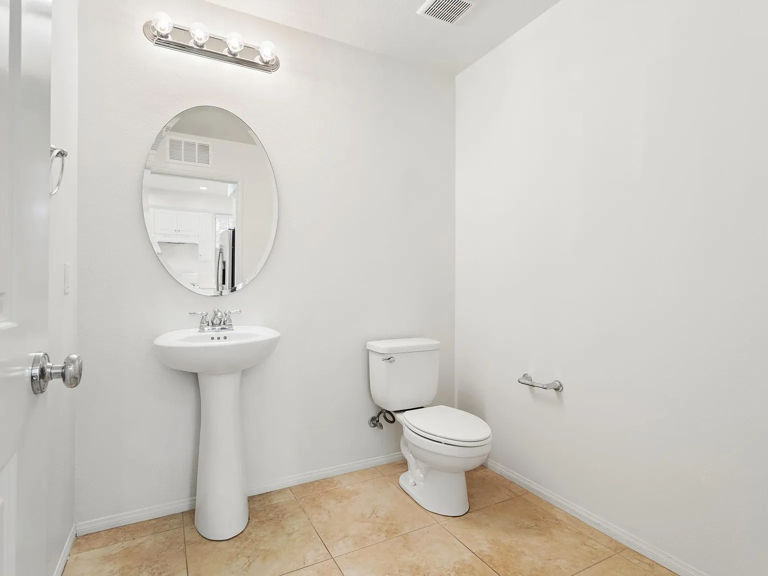 3 bed, 2.5 bath, 1504 sqft, $4,400 — Photo 2