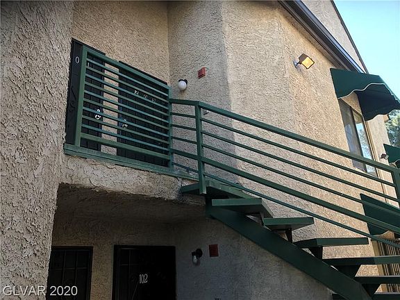 3rd image of 460 Elm Dr Unit 202