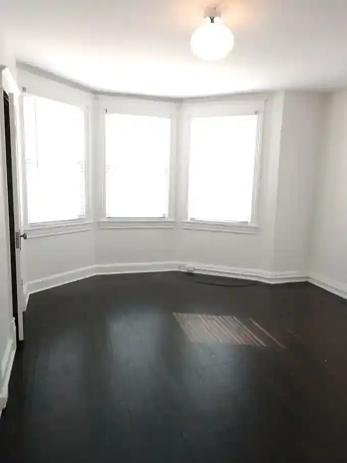 231 S Locust St — Photo 3