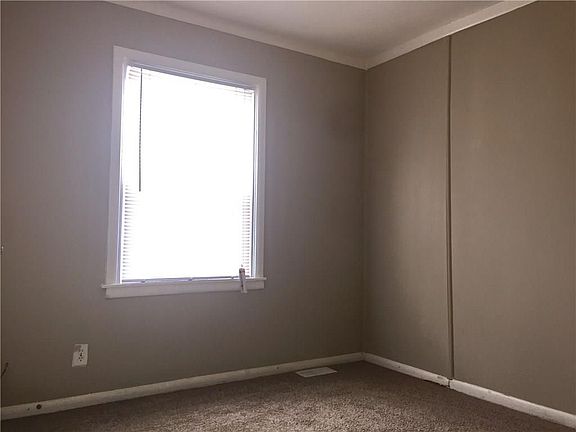 5th image of 1642 N Somerset Ave