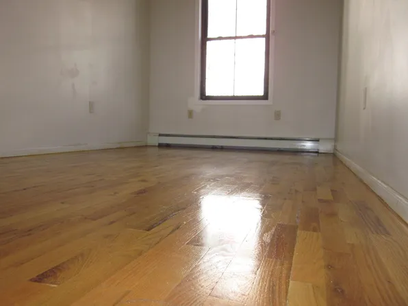 387 South Fifth Street image 14 of 17