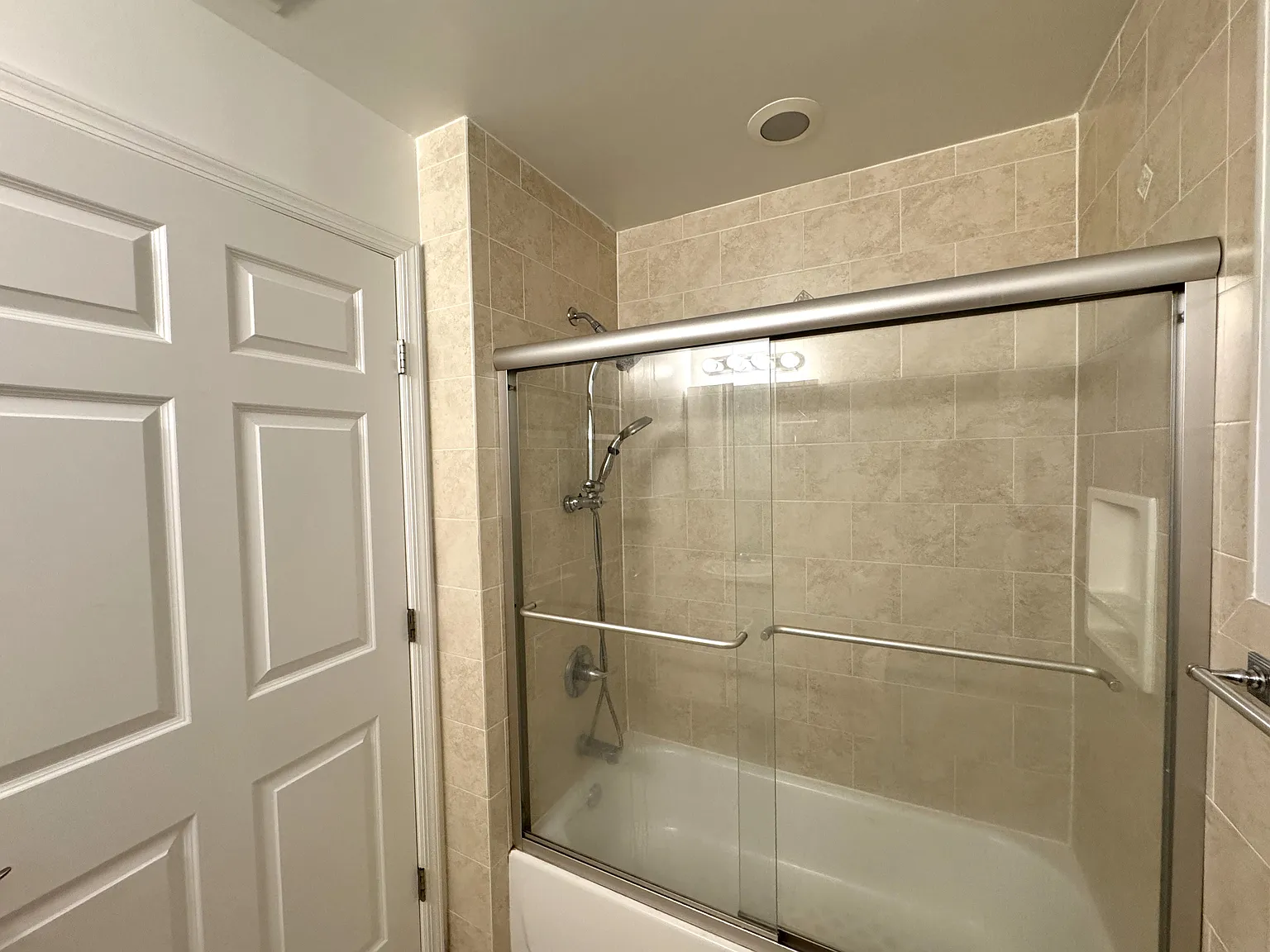 39 Mineola Blvd — Photo 3