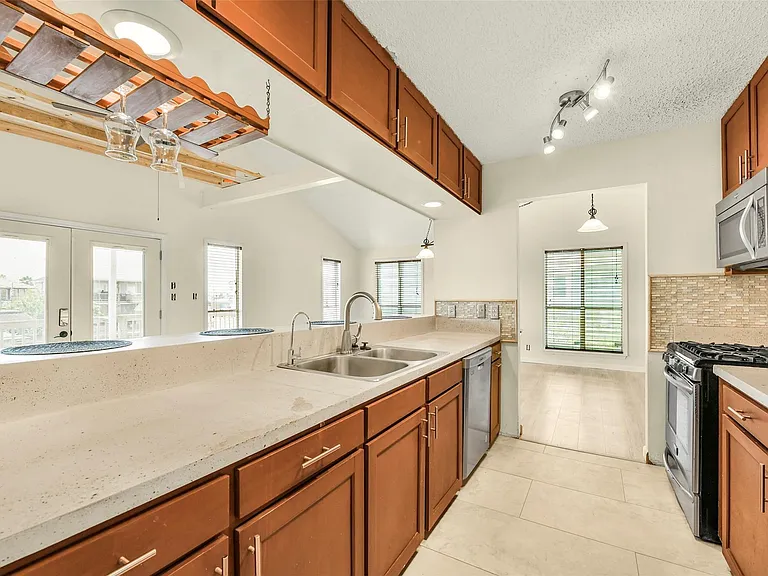 1073 Redfish St — Photo 10