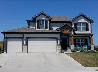 10226 N Cedar Ave, Kansas City, MO 64157