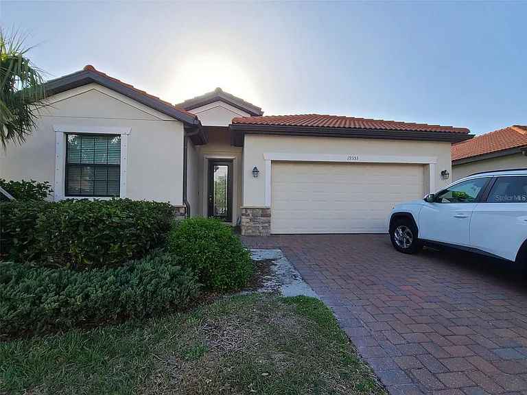 19353 Nearpoint Dr — Photo 1