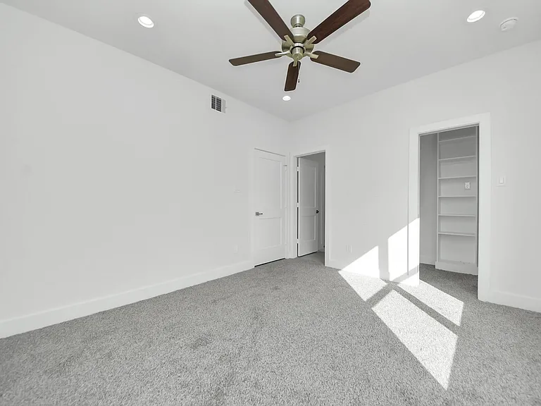 611 E 39th St #D — Photo 24