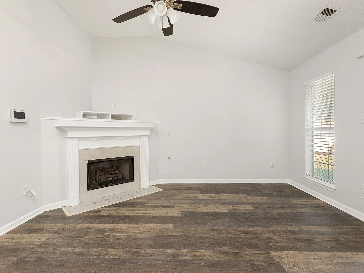 2 bed, 1097 sqft, $1,995 — Photo 4