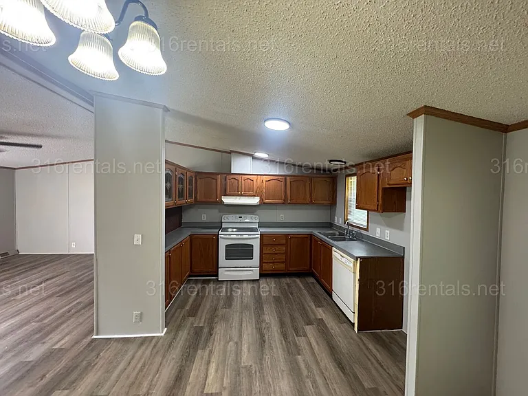 114 Blaine St — Photo 10