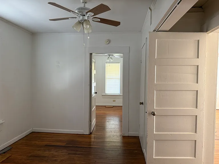 1705 W 7th St — Photo 8