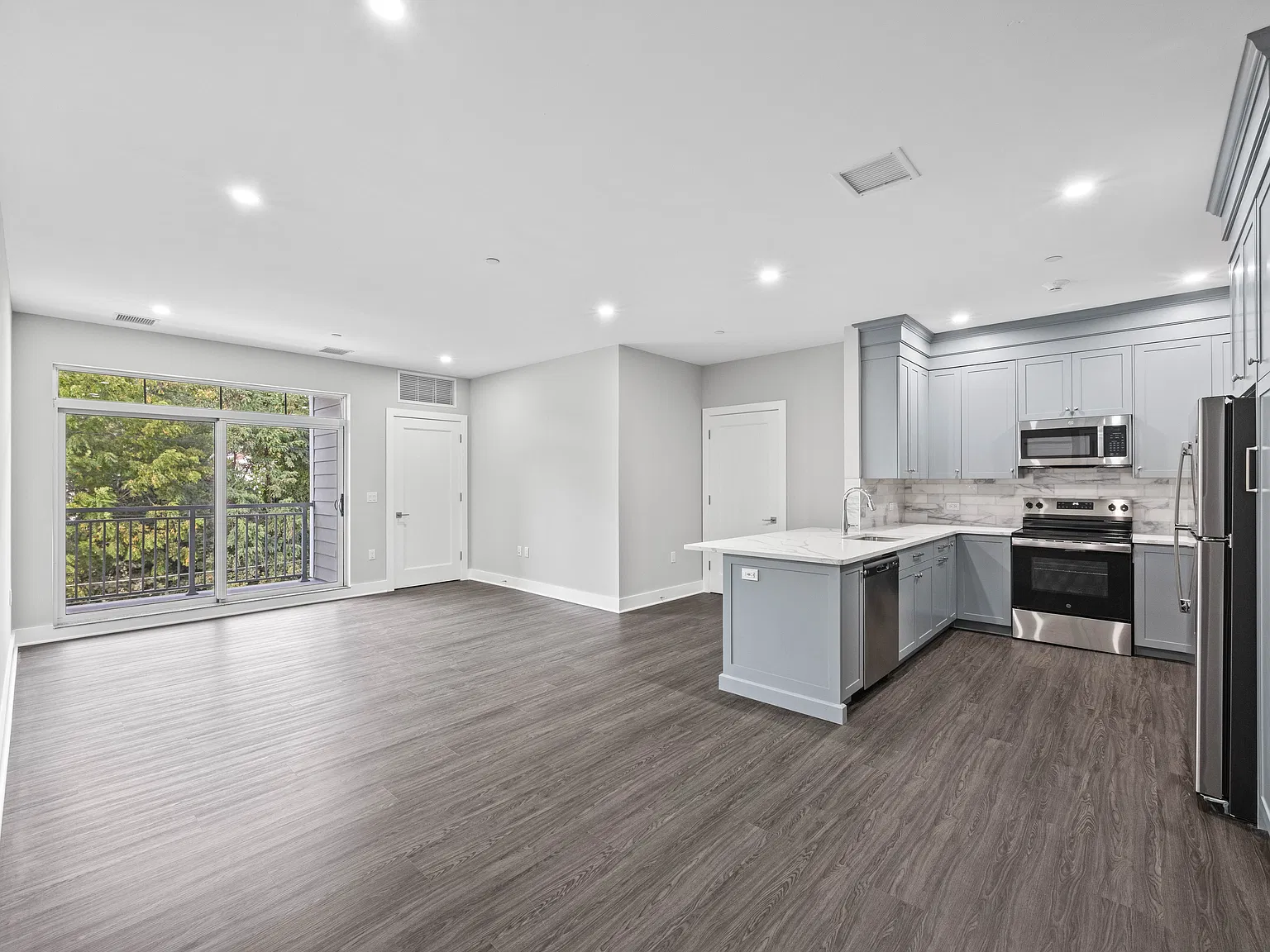 100 Smith St — Photo 3