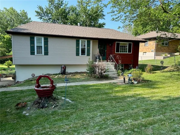 11025 Kansas Ave, Edwardsville, KS 66111