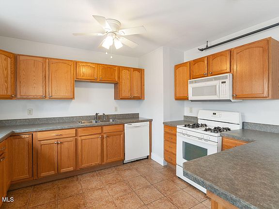 4th image of 208 Front Street