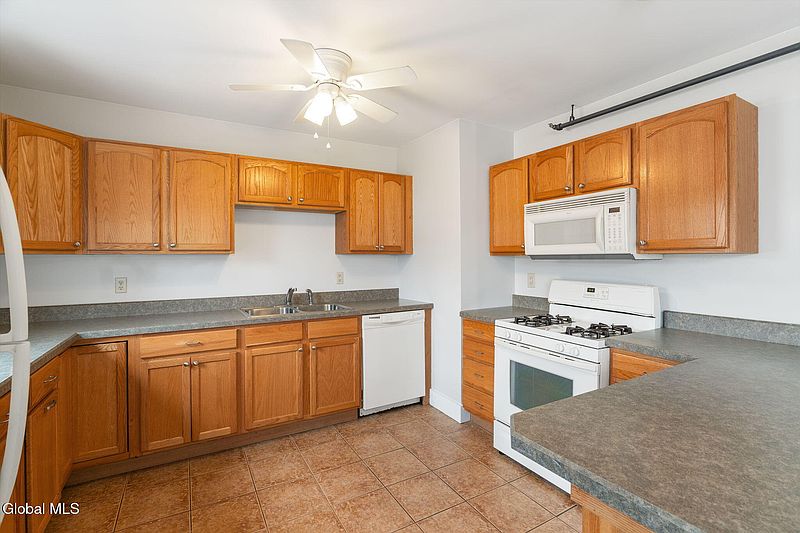 4th image of 208 Front Street