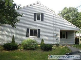 8 Great Hill Dr, Newmarket, NH 03857