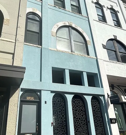 160A E Main St — Photo 1