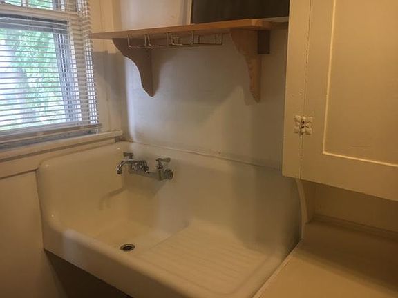 3rd image of 435 E Norwich Ave APT 1