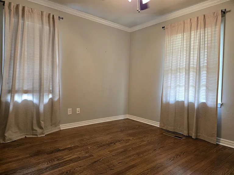 1413 Oxford Way — Photo 11