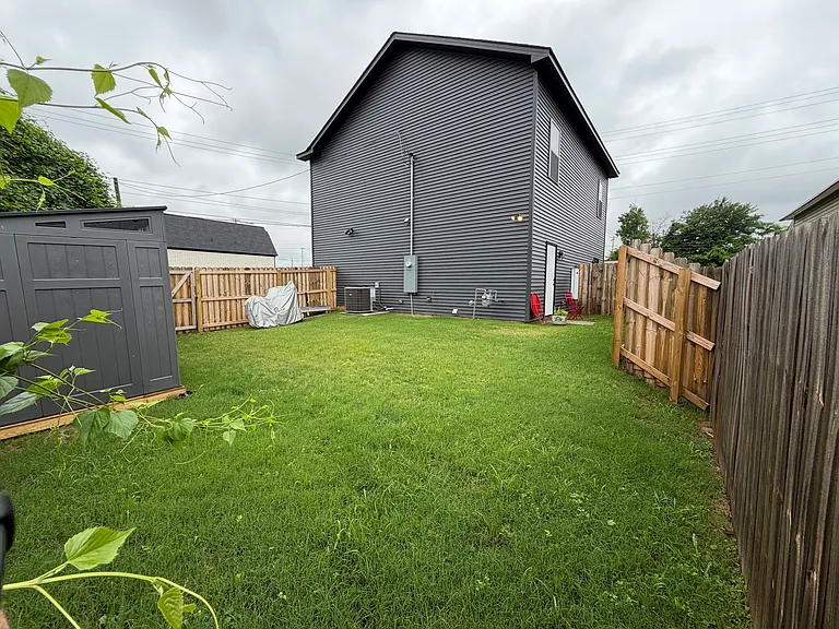 902 N Poplar St #A — Photo 7