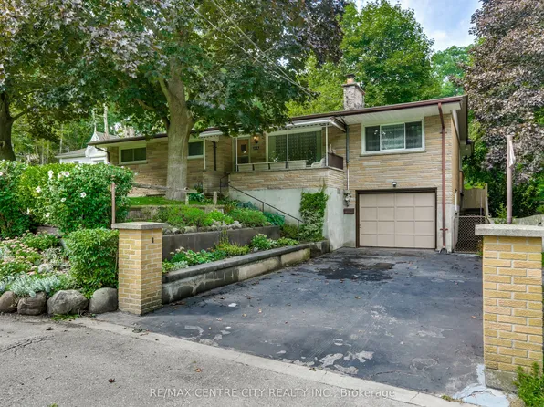 223 Halls Mill Rd, London, ON N6K 2L3